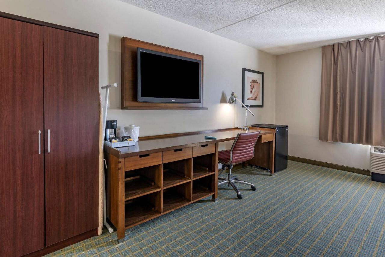 Quality Inn Lexington -Horse Park Екстер'єр фото