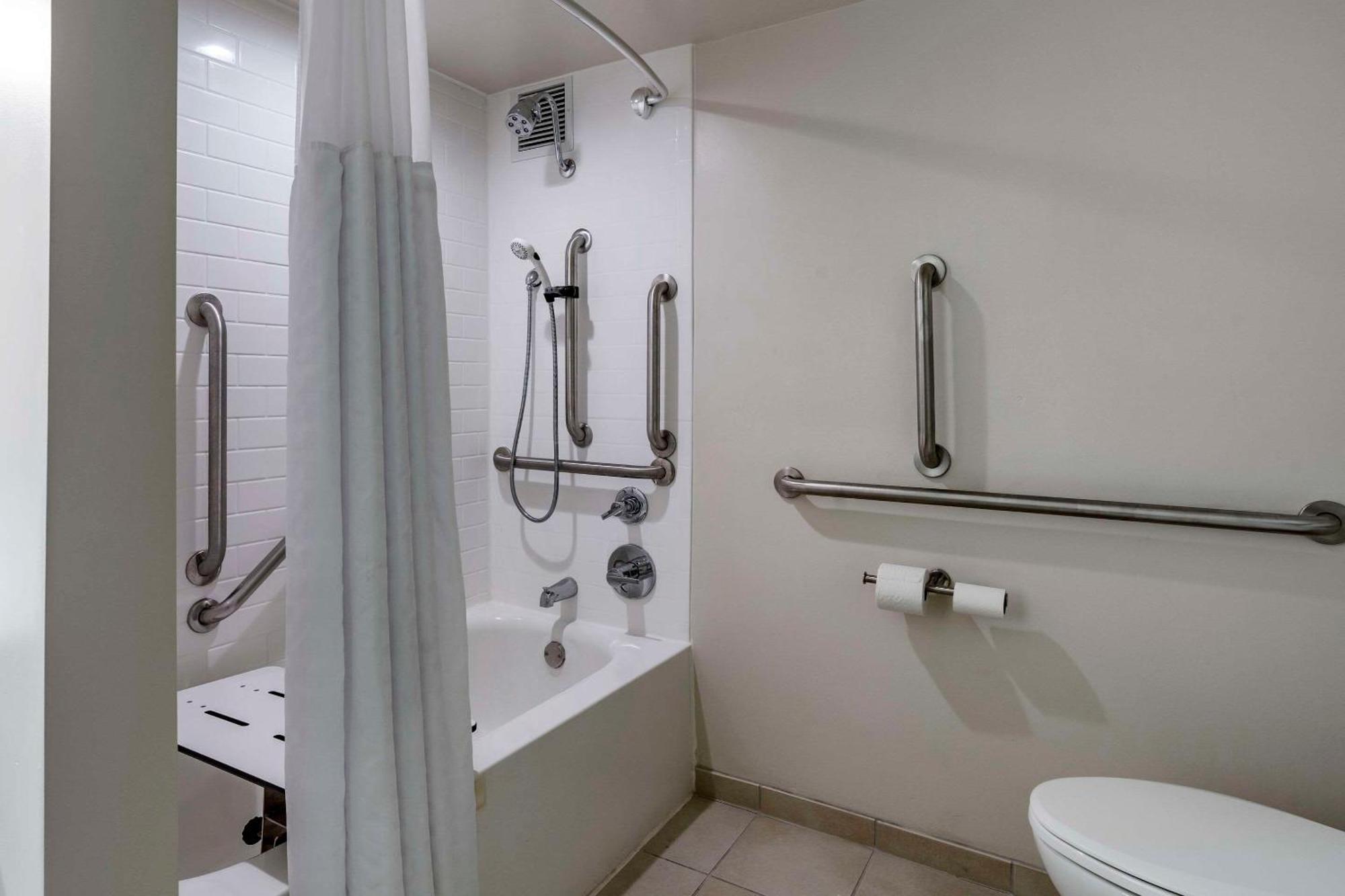 Quality Inn Lexington -Horse Park Екстер'єр фото